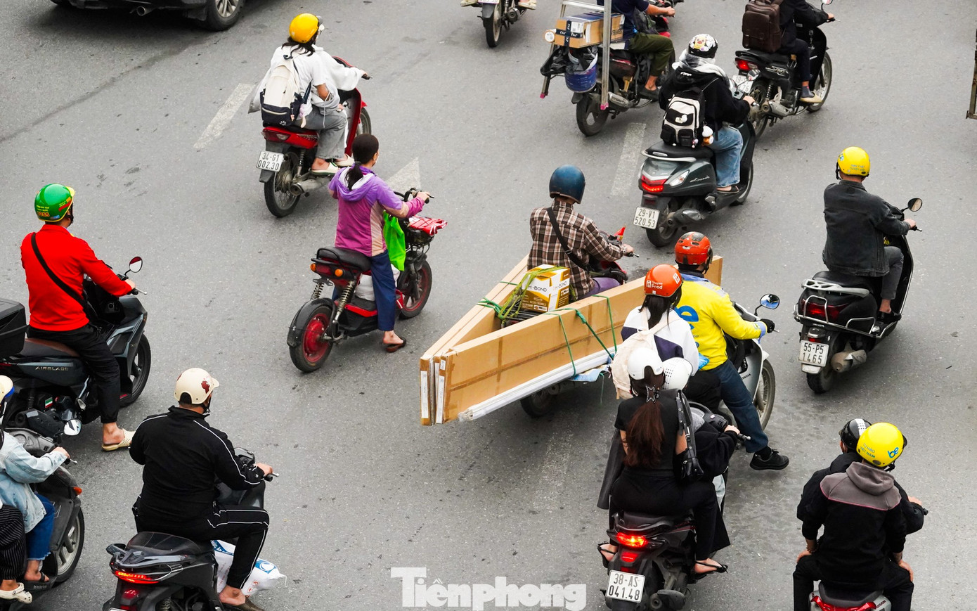 Muôn kiểu chiêu trò che biển né ‘mắt thần’ AI trên đường phố Hà Nội - Ảnh 17