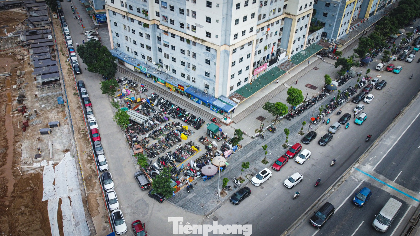 Hà Nội lắp camera phạt nguội, 'phố 120 m' vẫn thành bãi đỗ xe khổng lồ - Ảnh 5