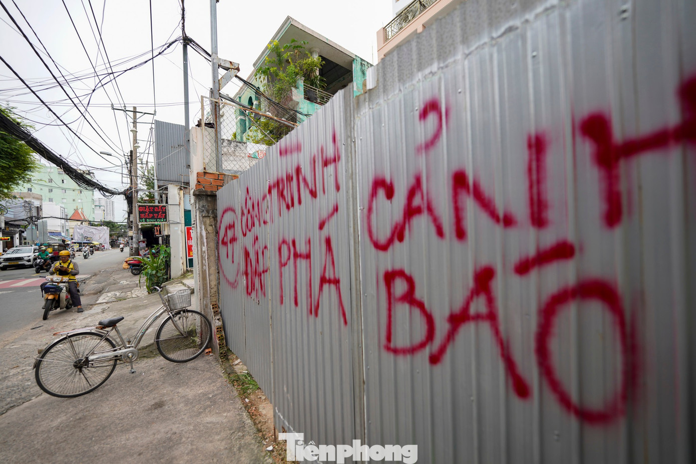 Người dân tháo dỡ nhà cửa, giao mặt bằng thi công cầu Nguyễn Khoái - Ảnh 12