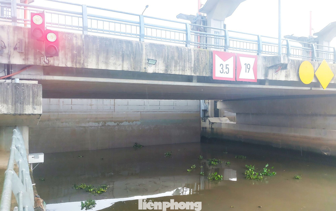 Tận thấy hệ thống tự động ngăn triều, chống ngập phía Bắc TPHCM - Ảnh 9