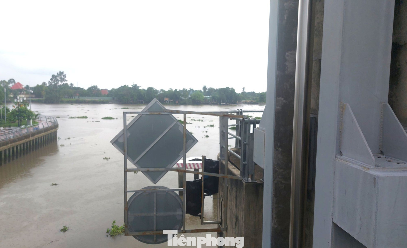 Tận thấy hệ thống tự động ngăn triều, chống ngập phía Bắc TPHCM - Ảnh 2