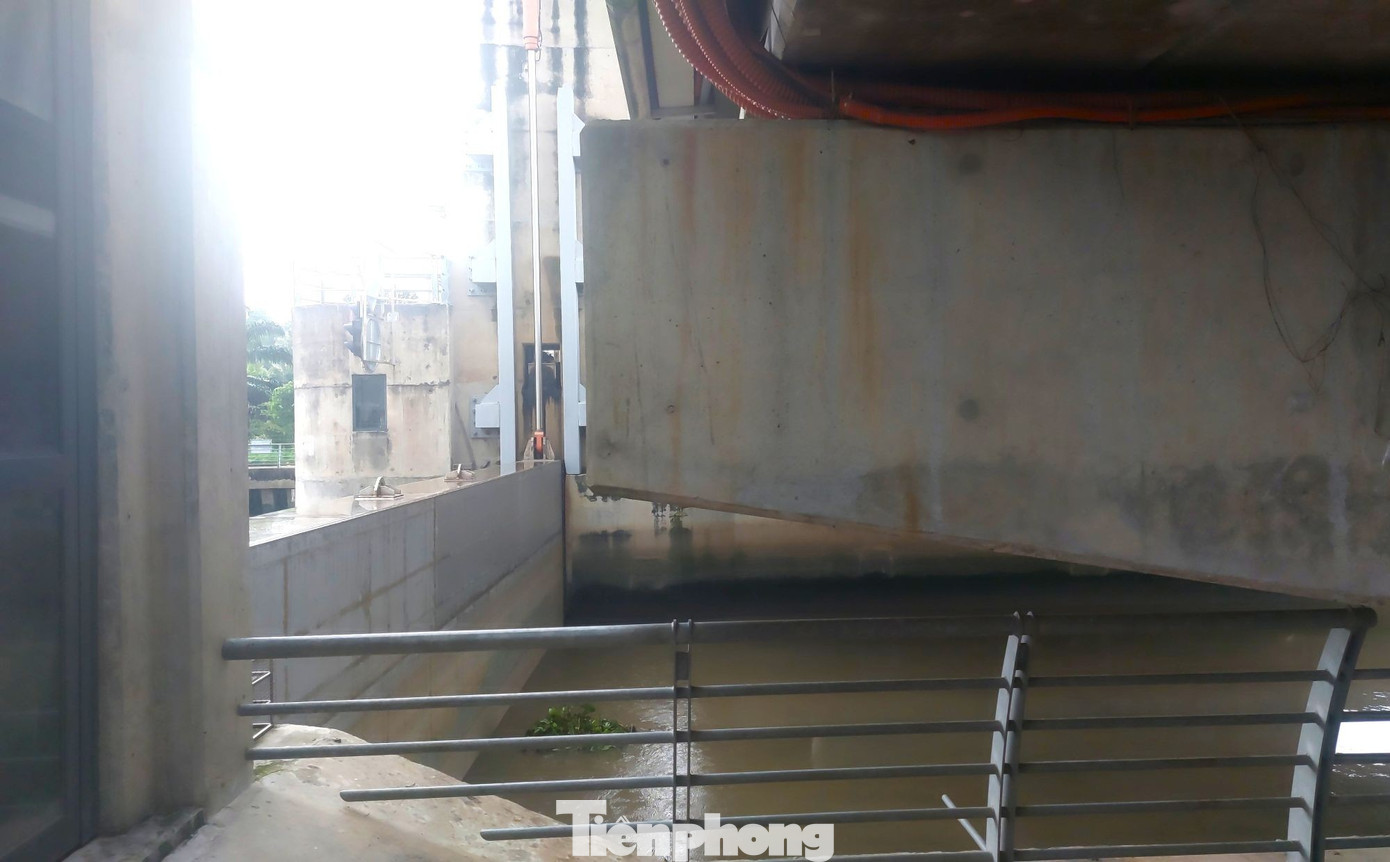 Tận thấy hệ thống tự động ngăn triều, chống ngập phía Bắc TPHCM - Ảnh 7