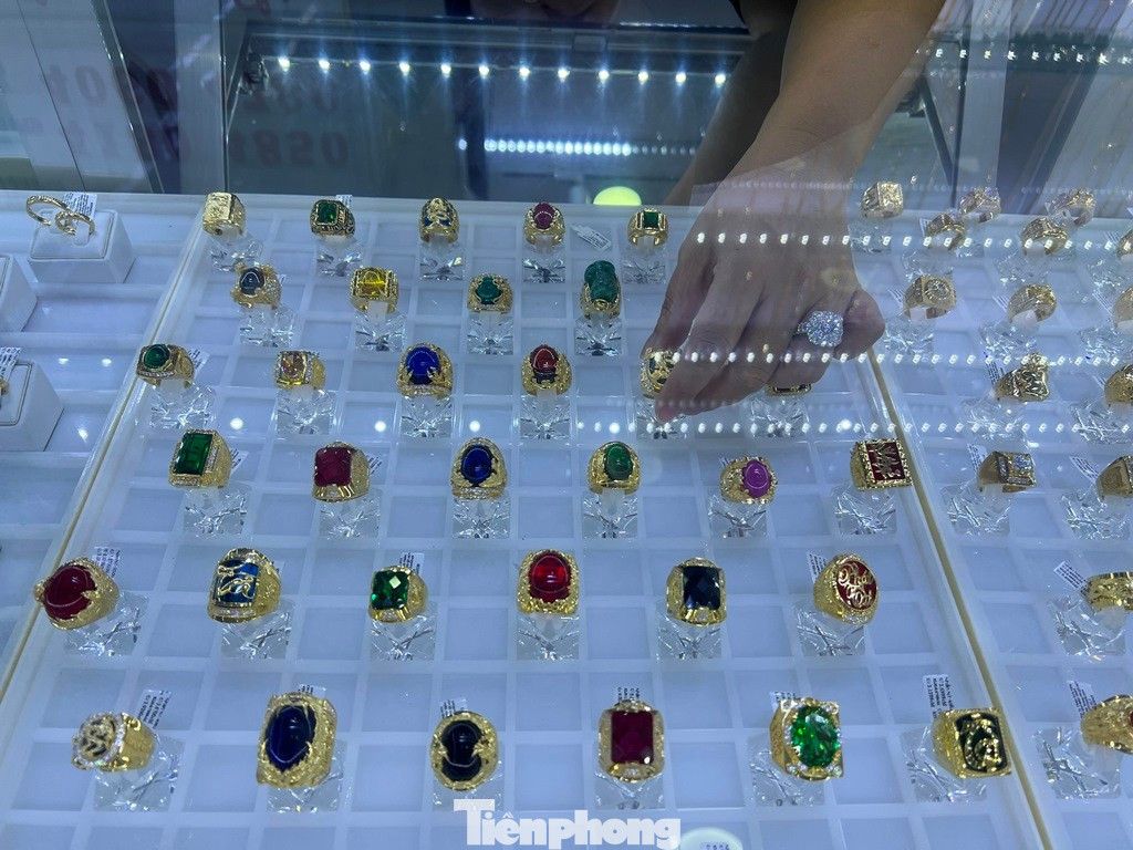 Loạt tiệm vàng ở TPHCM bị 'sờ gáy' - Ảnh 1