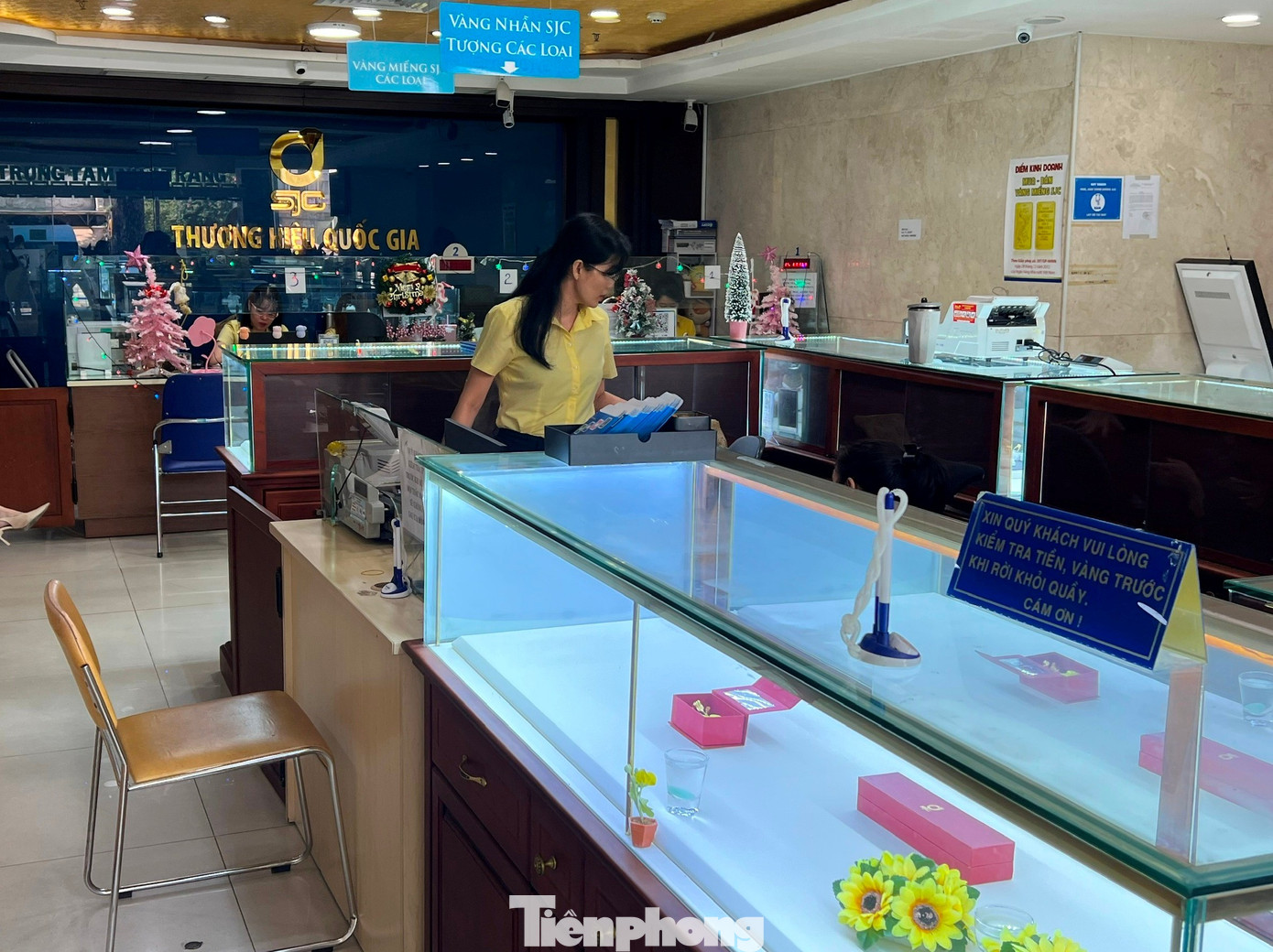 Nhiều tiệm vàng ở TPHCM bỗng dưng… vắng tanh - Ảnh 2