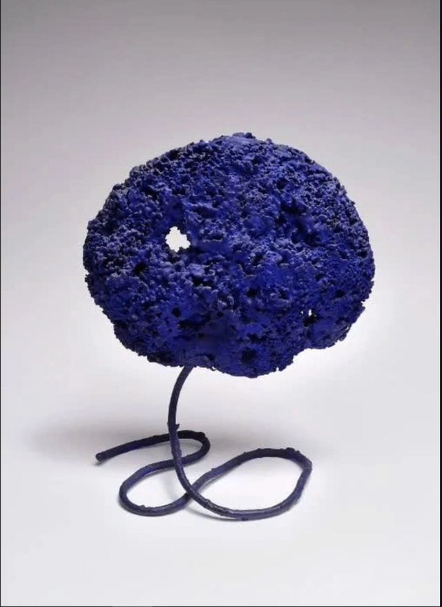 Bức tranh rộng gần 4 m, cao gần 2 m chỉ toàn màu xanh được mua với giá 21 triệu USD: Bí mật nằm ở đâu? - Ảnh 4