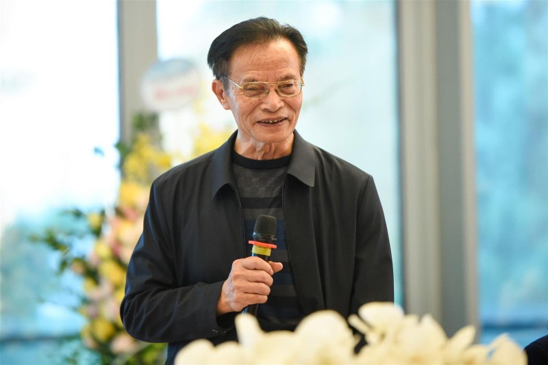 TS Lê Xuân Nghĩa: Tiền tăng nhanh hơn vàng thì vàng phải tăng giá, không nên trách người dân tích trữ vàng, mà phải đặt ra câu hỏi tại sao người dân Việt Nam phải mua vàng đắt hơn thế giới - Ảnh 1