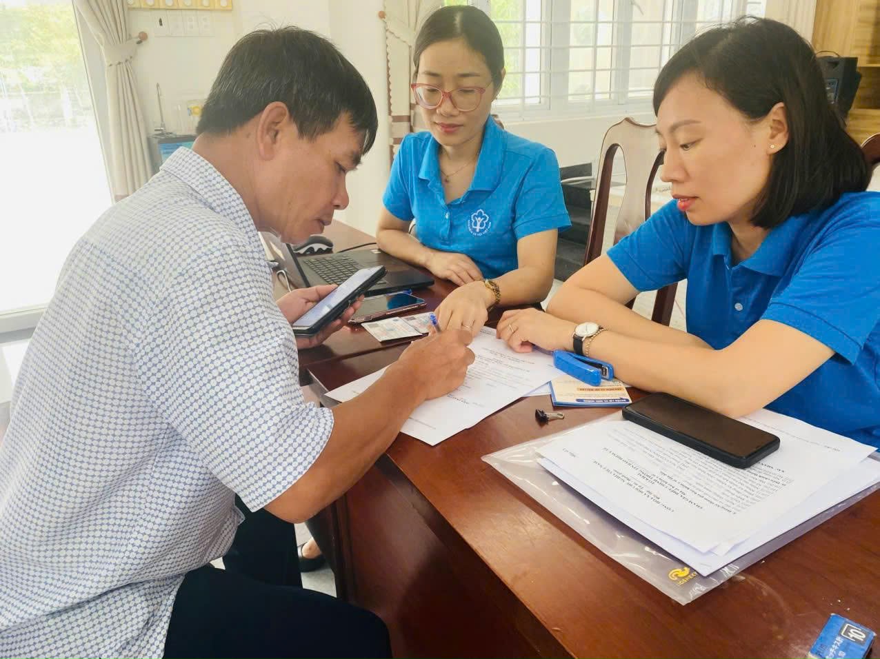 Đủ điều kiện hưởng lương hưu trước tuổi không được hưởng trợ cấp thất nghiệp - Ảnh 1