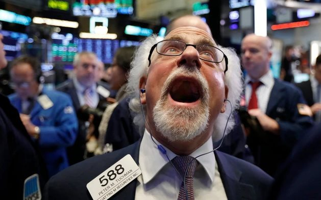 Các cá voi “xả” gần 2 tỷ USD Bitcoin ngay trước khi BTC rơi thủng 100.000 USD - Ảnh 1