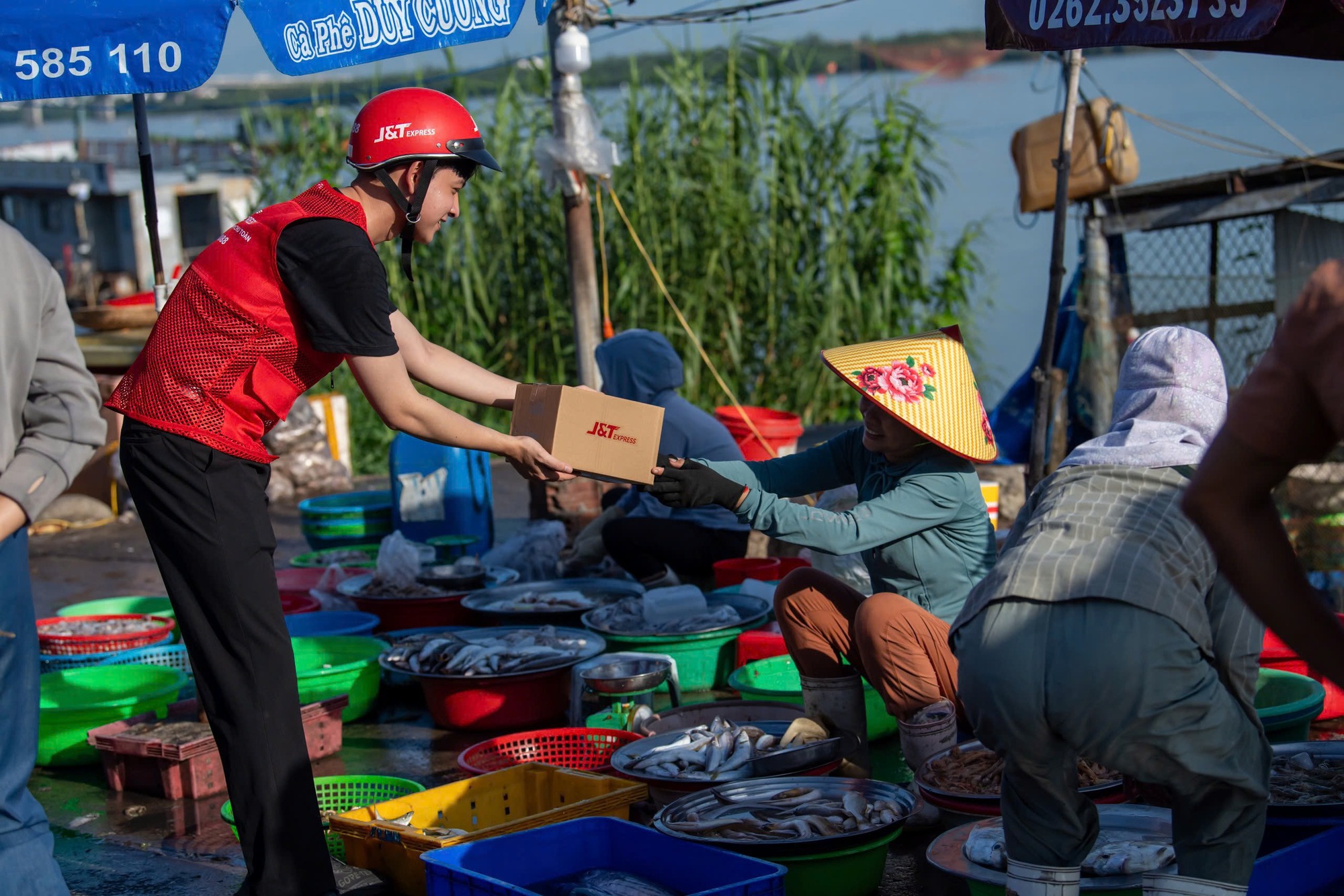 Từ cơn sốt mua sắm mùa sale đến thói quen "gửi hàng tức thì" - Ảnh 3