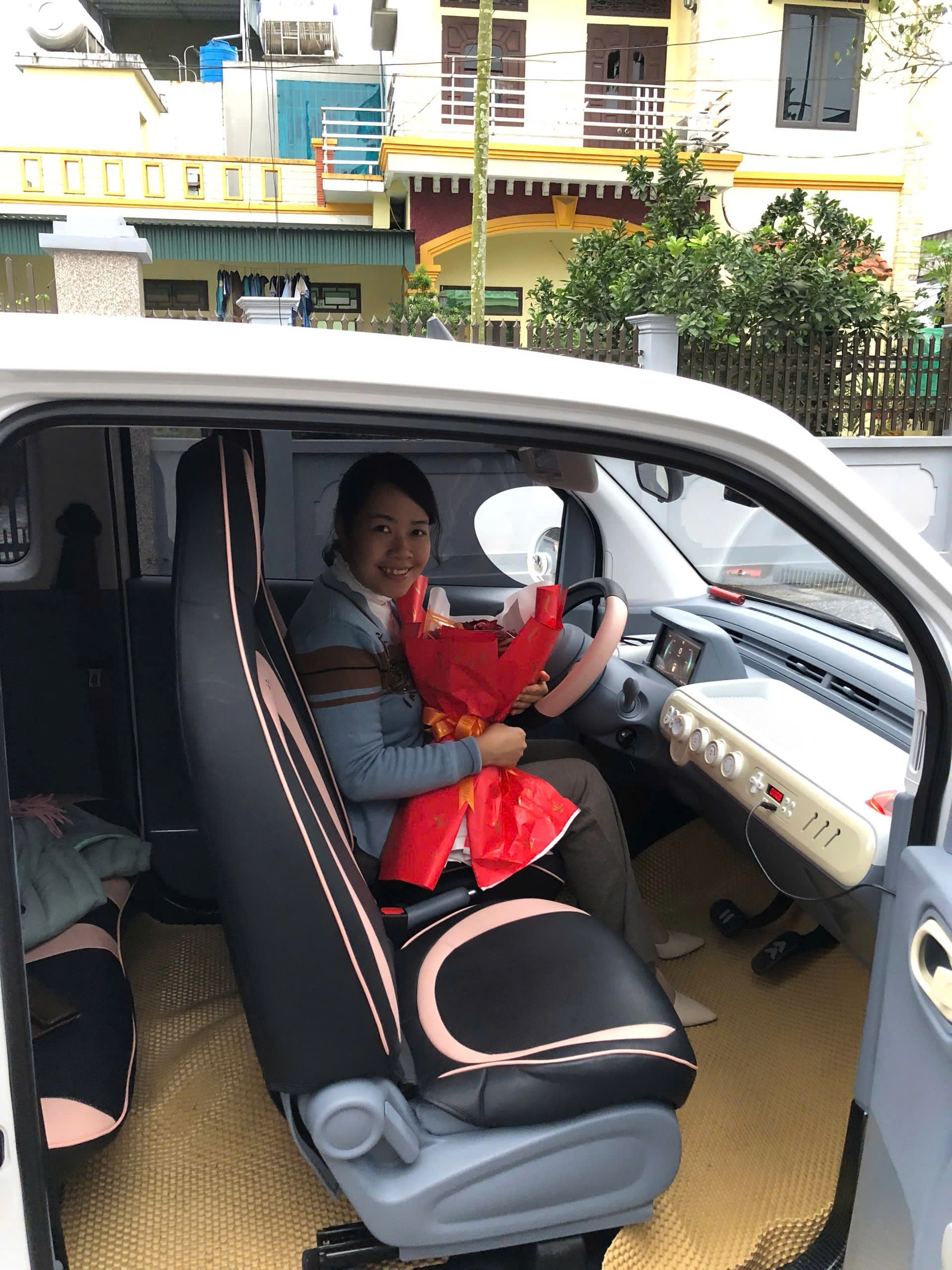 Cô giáo tìm thấy 'nhịp sống mới' mỗi ngày đến lớp với xe điện Bestune Xiaoma - Ảnh 2