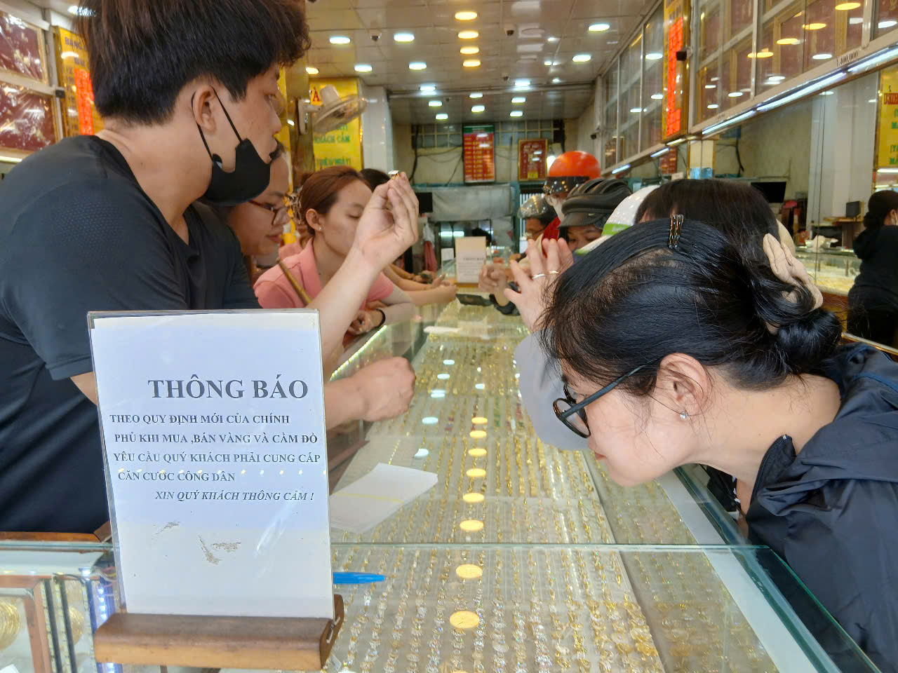 Giá vàng tăng – giảm chóng mặt - Ảnh 1