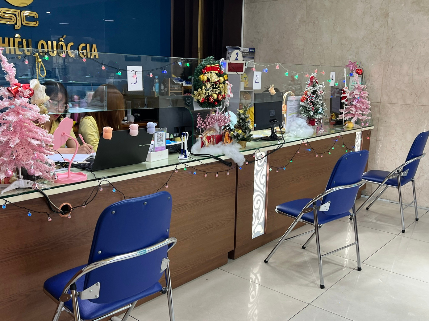 Nhiều tiệm vàng ở TPHCM bỗng dưng… vắng tanh - Ảnh 1