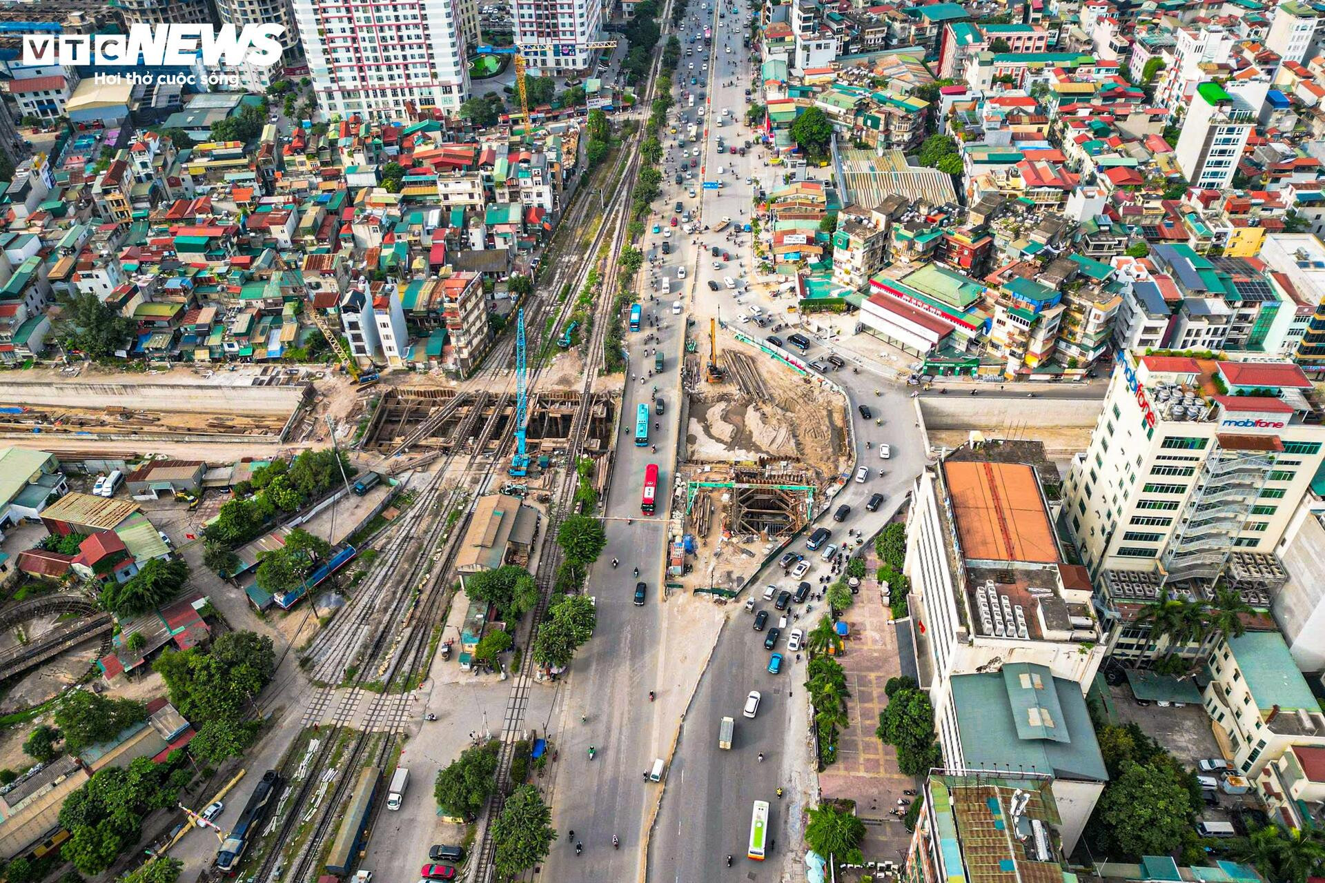 Vành đai 2,5 Hà Nội sáng đèn suốt đêm chạy đua về đích - Ảnh 11