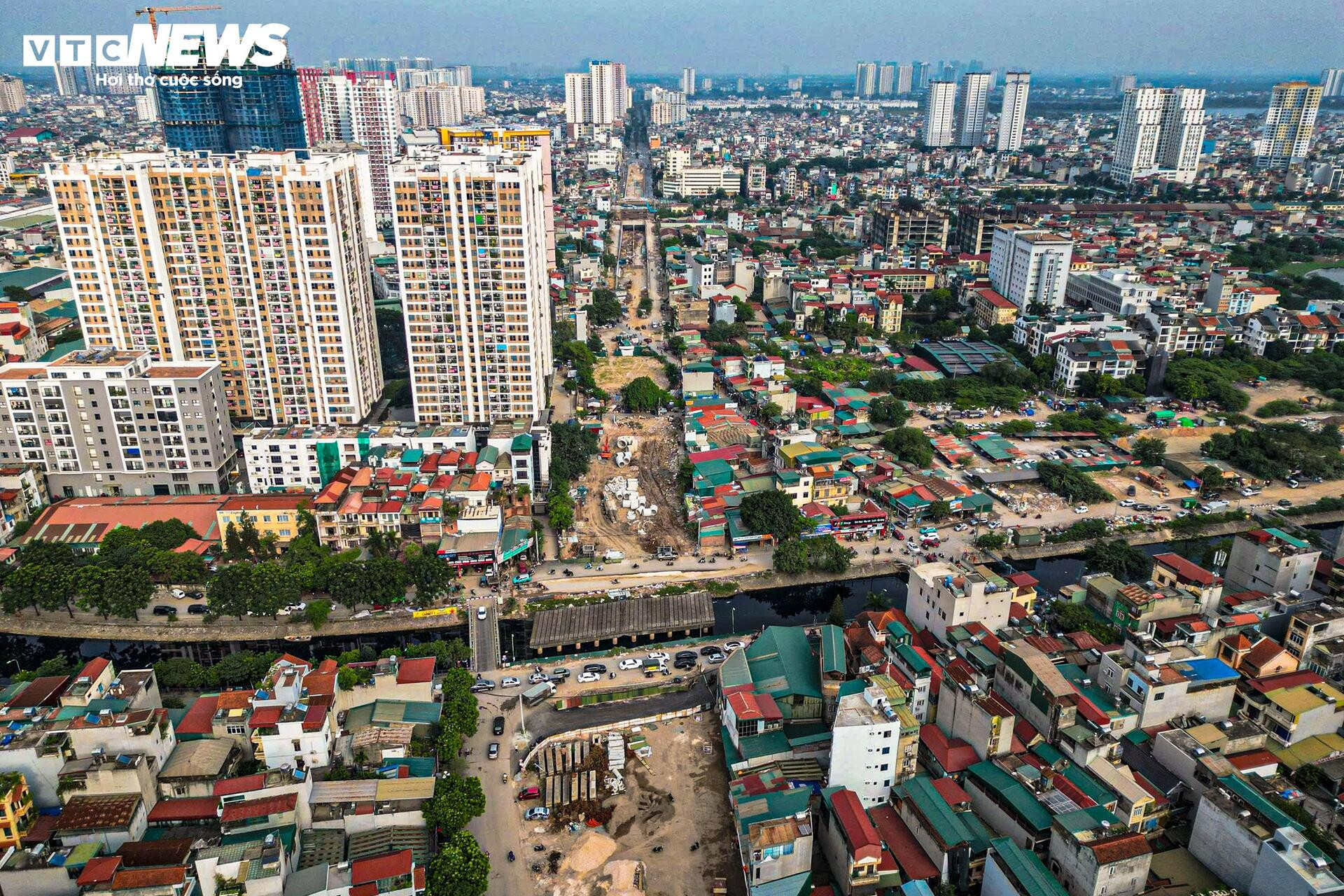 Vành đai 2,5 Hà Nội sáng đèn suốt đêm chạy đua về đích - Ảnh 13