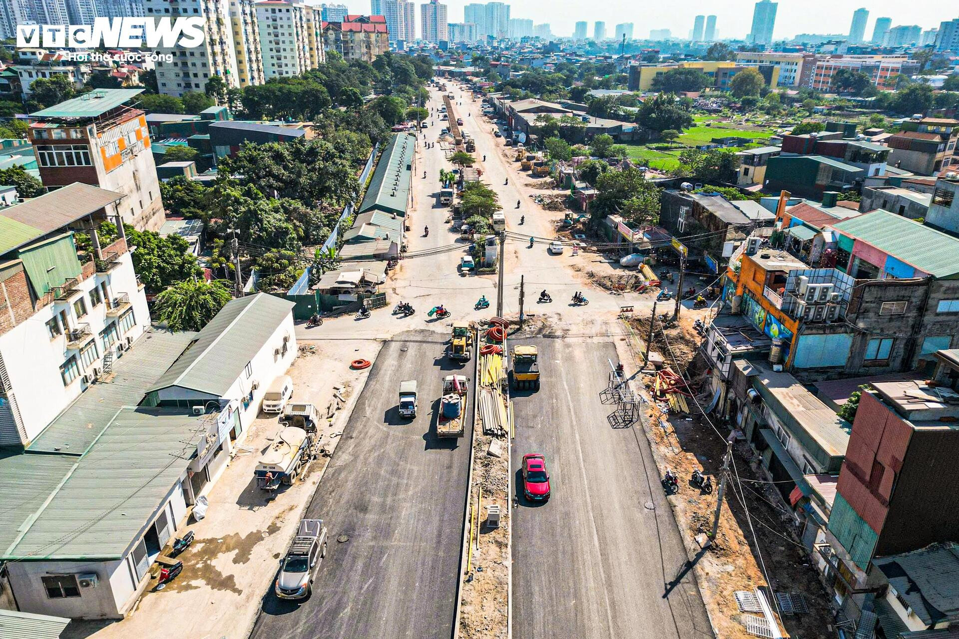 Vành đai 2,5 Hà Nội sáng đèn suốt đêm chạy đua về đích - Ảnh 2