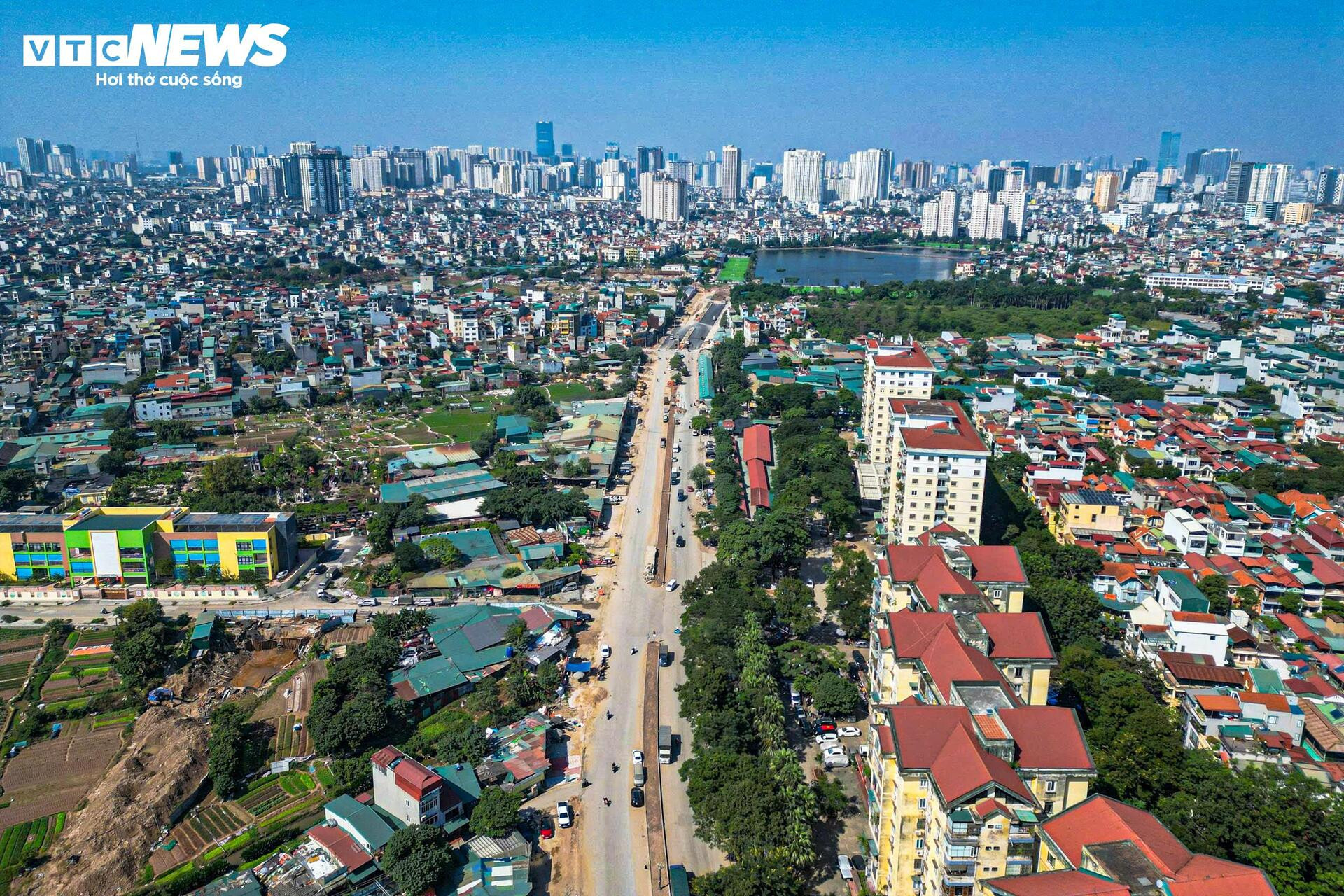 Vành đai 2,5 Hà Nội sáng đèn suốt đêm chạy đua về đích - Ảnh 1