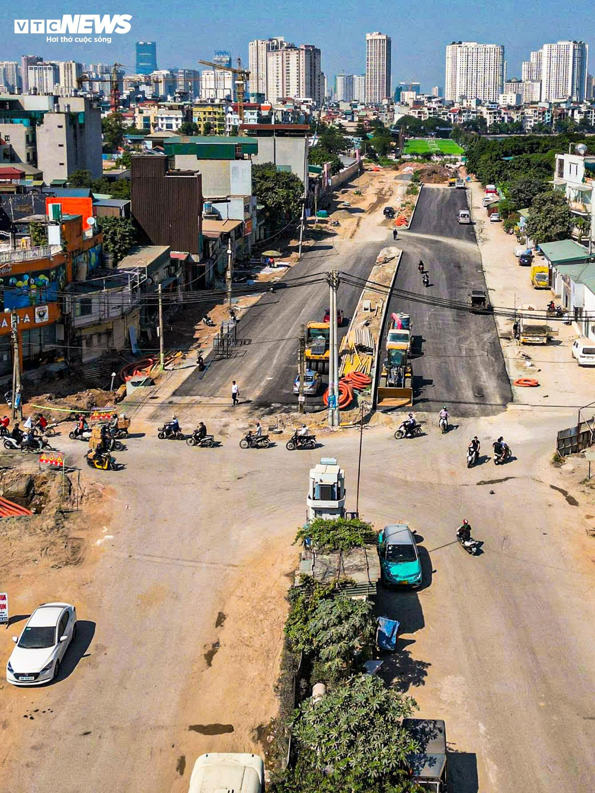 Vành đai 2,5 Hà Nội sáng đèn suốt đêm chạy đua về đích - Ảnh 3