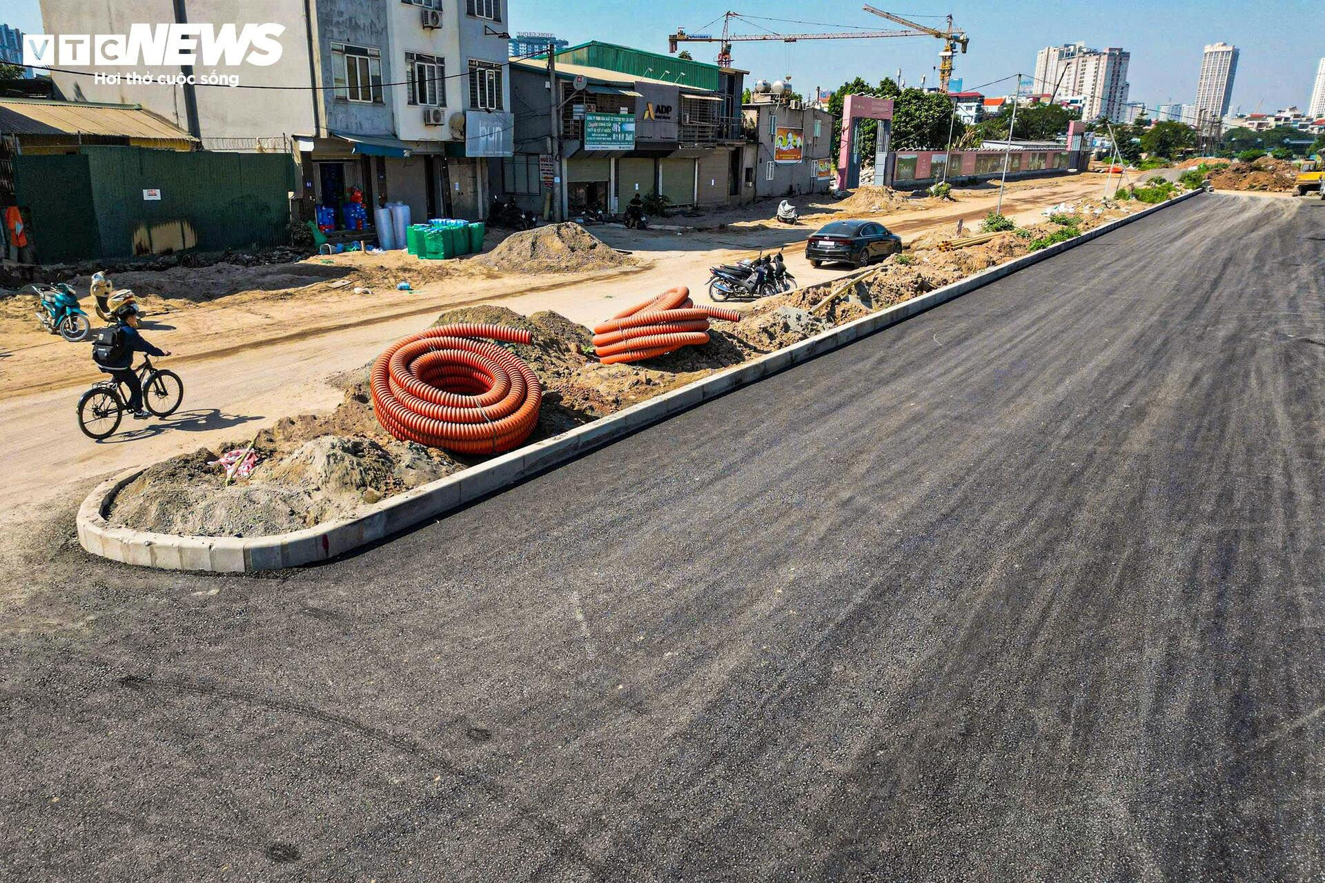 Vành đai 2,5 Hà Nội sáng đèn suốt đêm chạy đua về đích - Ảnh 4