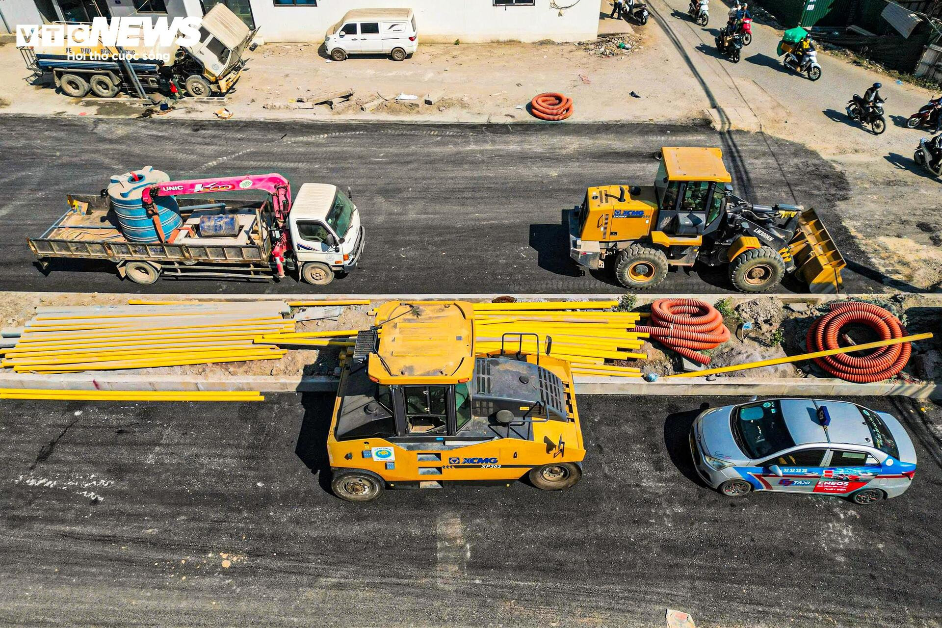 Vành đai 2,5 Hà Nội sáng đèn suốt đêm chạy đua về đích - Ảnh 6