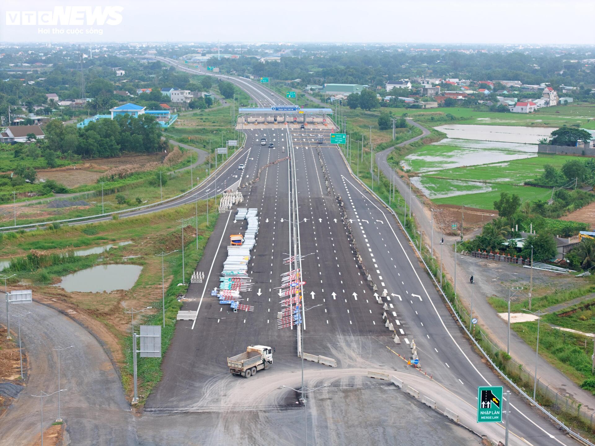 Toàn cảnh Vành đai 3 TP.HCM đoạn qua Tây Ninh tăng tốc về đích - Ảnh 12