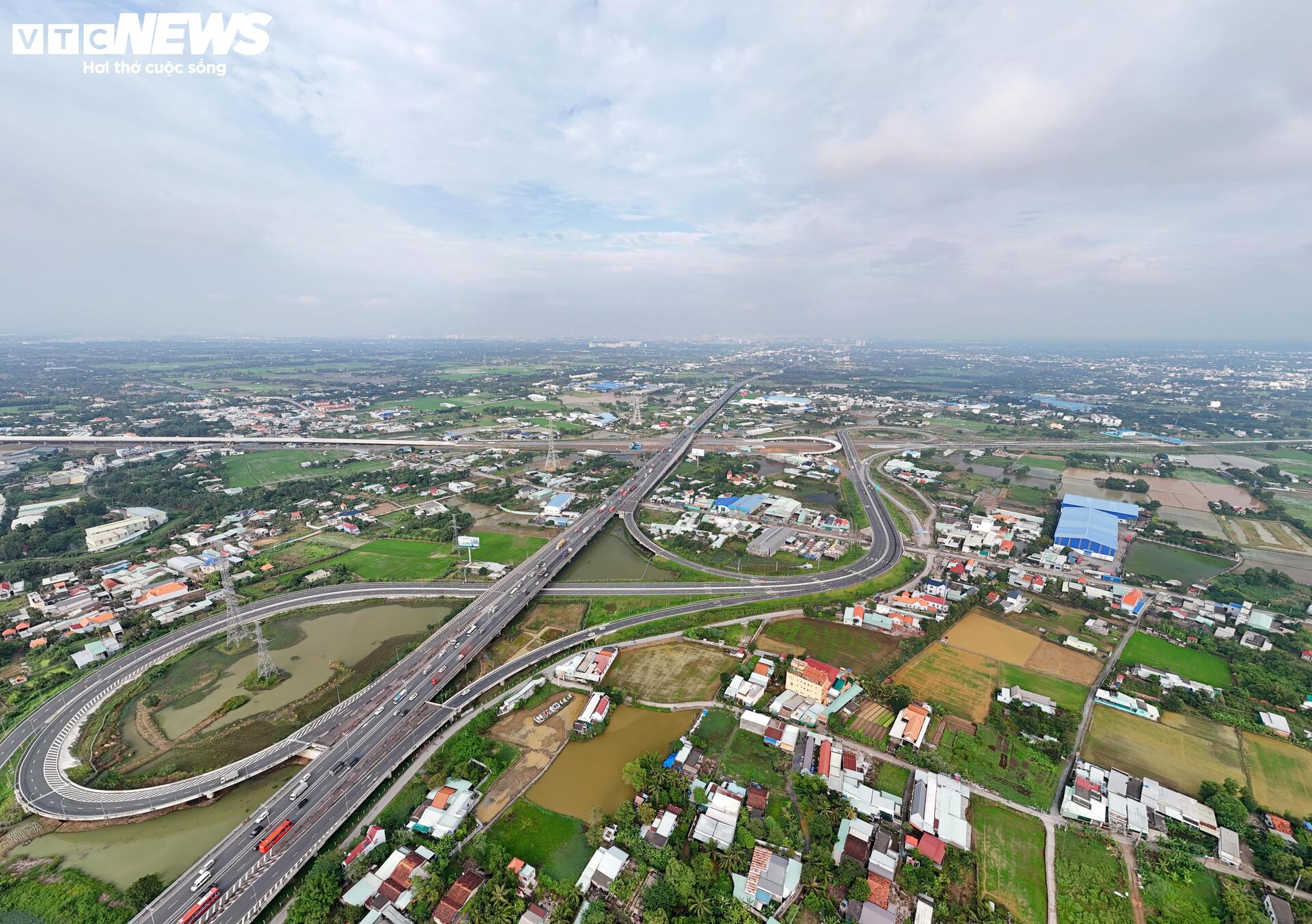 Toàn cảnh Vành đai 3 TP.HCM đoạn qua Tây Ninh tăng tốc về đích - Ảnh 13