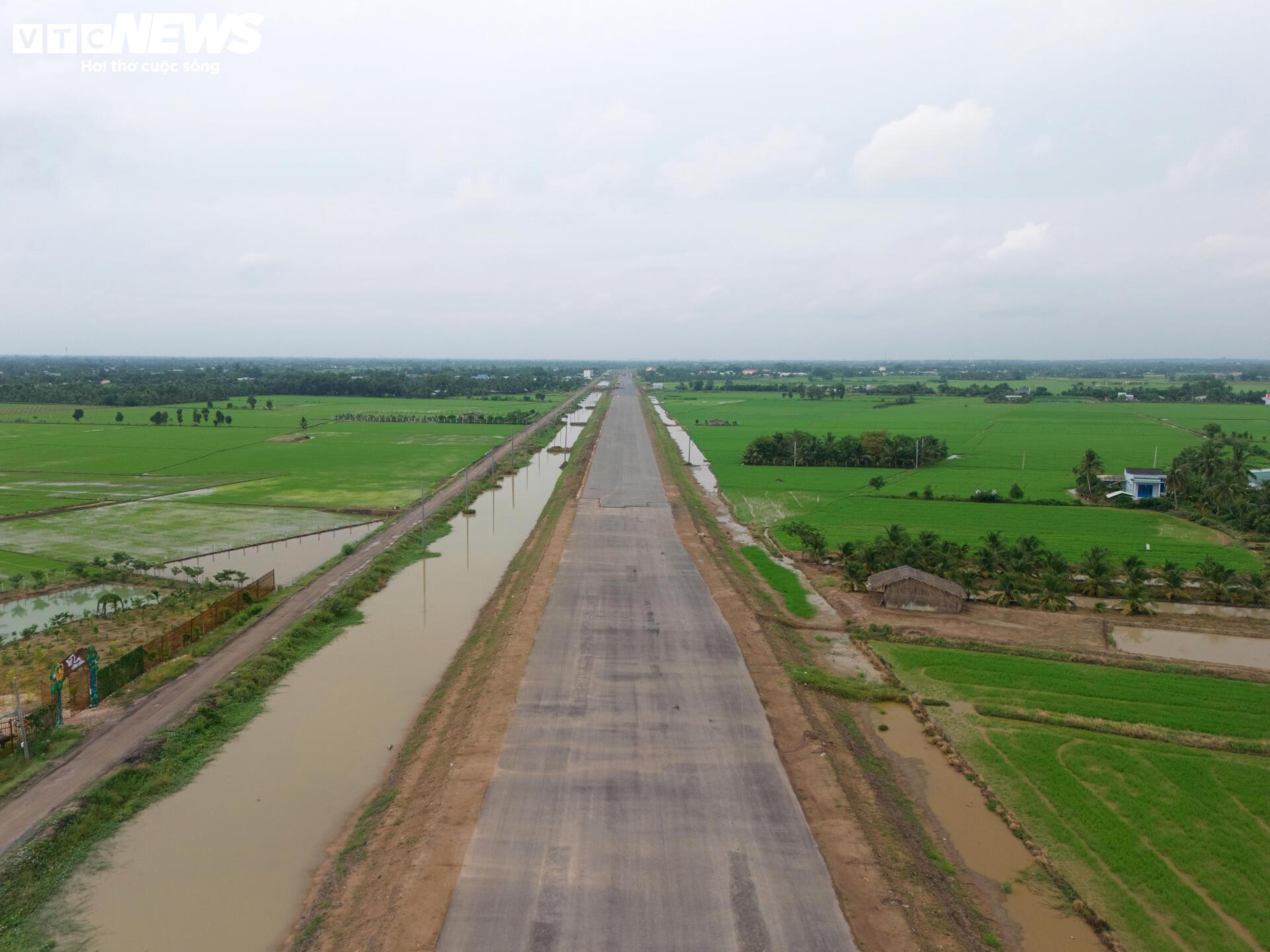 Toàn cảnh Vành đai 3 TP.HCM đoạn qua Tây Ninh tăng tốc về đích - Ảnh 3