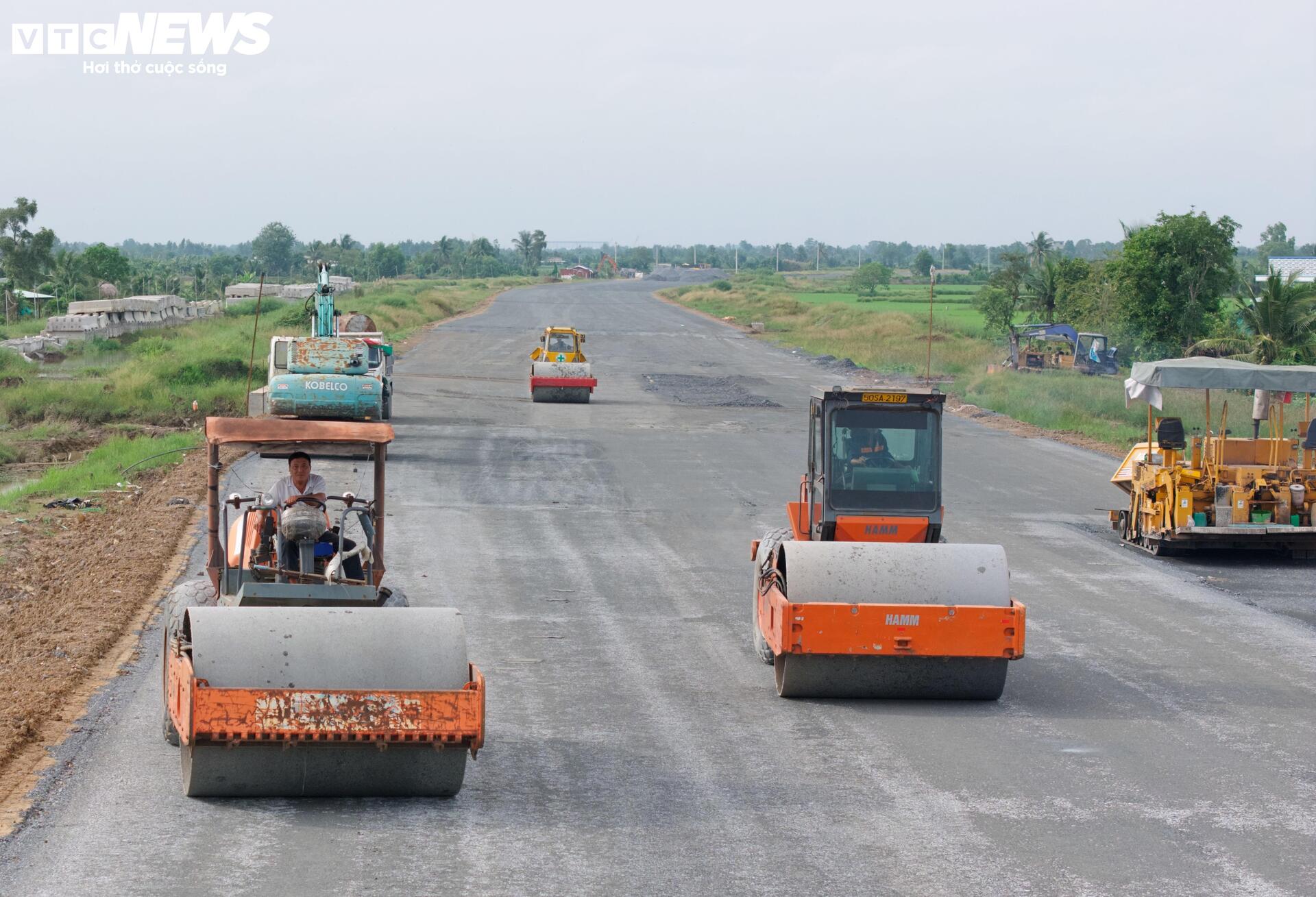 Toàn cảnh Vành đai 3 TP.HCM đoạn qua Tây Ninh tăng tốc về đích - Ảnh 5