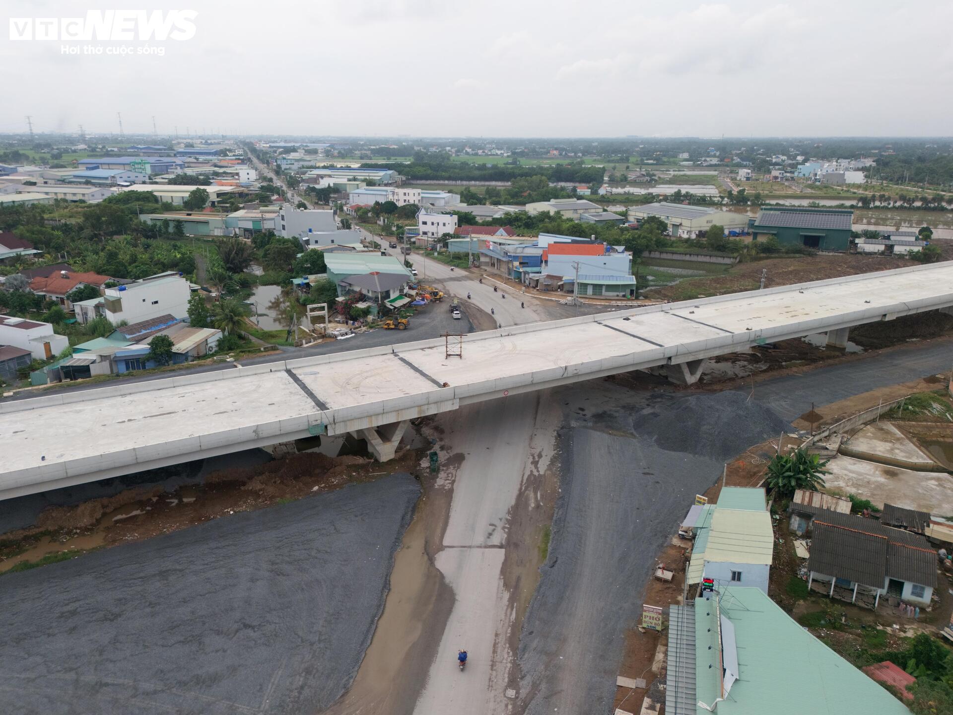 Toàn cảnh Vành đai 3 TP.HCM đoạn qua Tây Ninh tăng tốc về đích - Ảnh 8