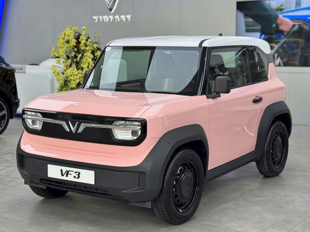 Ảnh thực tế VinFast VF 3 bản nâng cấp tại Việt Nam: Giá 302 triệu đồng, vô-lăng mới, có CarPlay - Ảnh 5