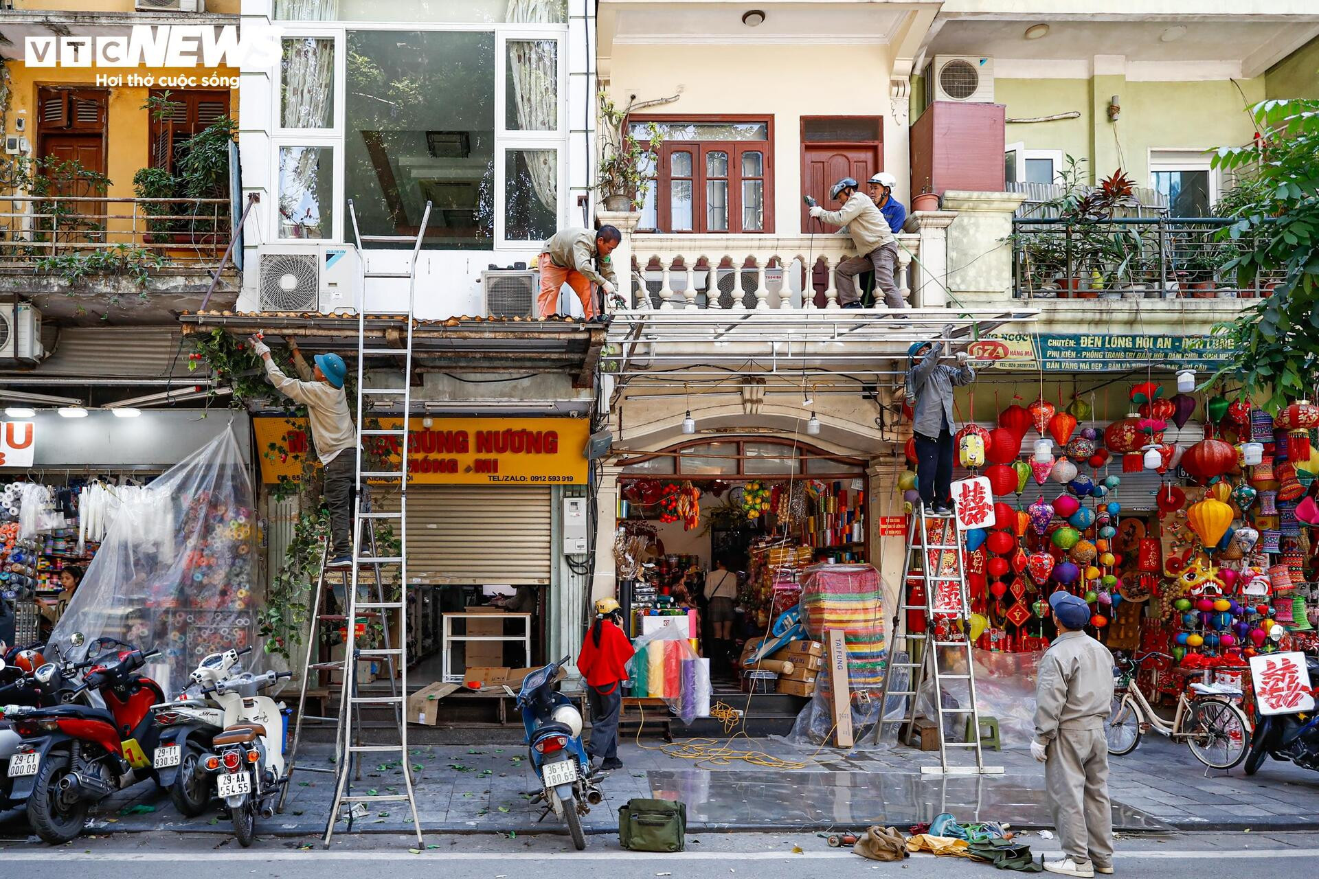 Phố trung tâm Hà Nội ‘lột xác’ sau ngày ra quân dỡ mái che, dọn dẹp vỉa hè - Ảnh 2