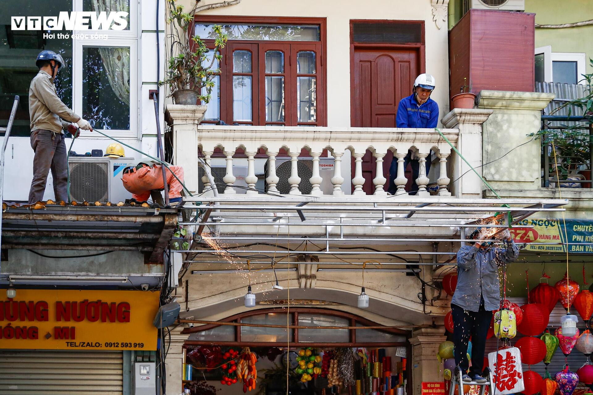 Phố trung tâm Hà Nội ‘lột xác’ sau ngày ra quân dỡ mái che, dọn dẹp vỉa hè - Ảnh 5
