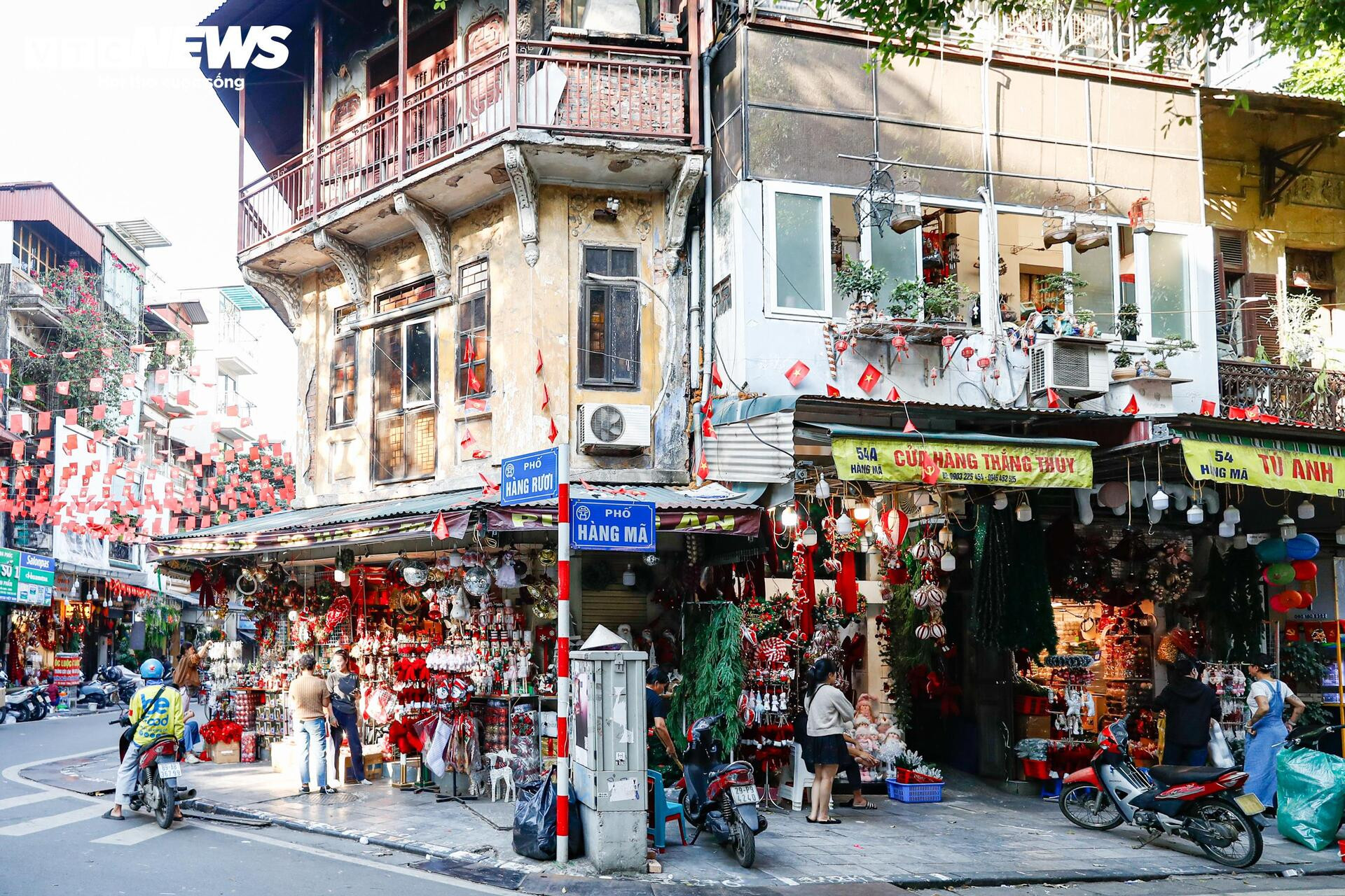 Phố trung tâm Hà Nội ‘lột xác’ sau ngày ra quân dỡ mái che, dọn dẹp vỉa hè - Ảnh 9