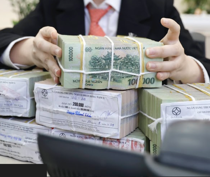 Động thái lạ của các “ông lớn” ngân hàng giữa làn sóng tăng lãi suất tiền gửi - Ảnh 1