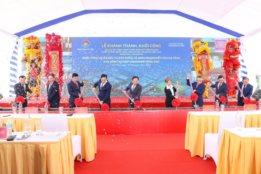 Tỷ phú Phạm Nhật Vượng liên tục rót vốn vào quê nhà: Từ khu công nghiệp, nhà xưởng ô tô điện đến dự án cảng quốc tế gần 8.900 tỷ đồng - Ảnh 1