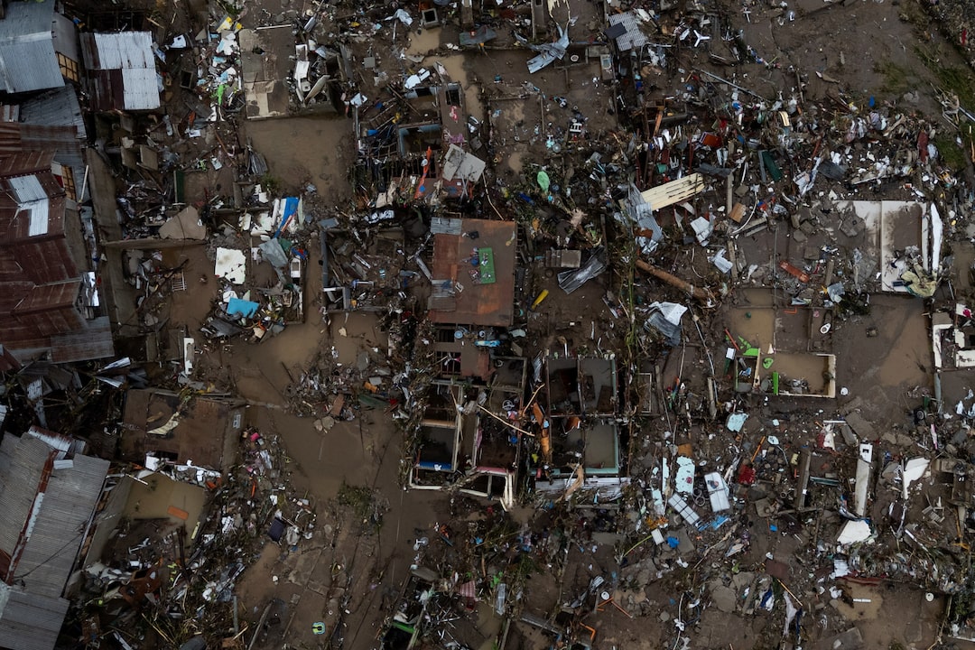 Bão cuồng phong Kalmaegi quá hung tàn, tất cả đều bị phá hủy: Những hình ảnh flycam lột tả sự thảm khốc - Ảnh 1