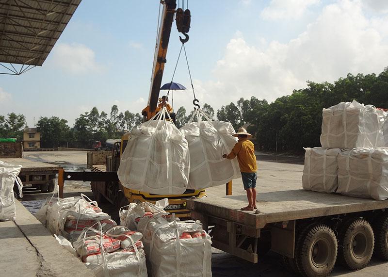 Hàng trăm nghìn tấn hàng của Việt Nam ồ ạt tràn sang Lào với giá đắt đỏ: Thuế xuất khẩu 5%, nước ta là ông trùm khu vực ASEAN - Ảnh 1