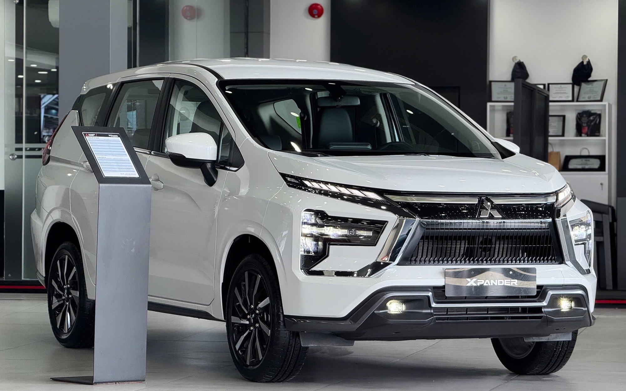 Mitsubishi Xpander đang rẻ kỷ lục tại Việt Nam: Còn từ dưới 500 triệu đồng nếu 'trừ hết', dễ hút thêm dân chạy dịch vụ - Ảnh 2