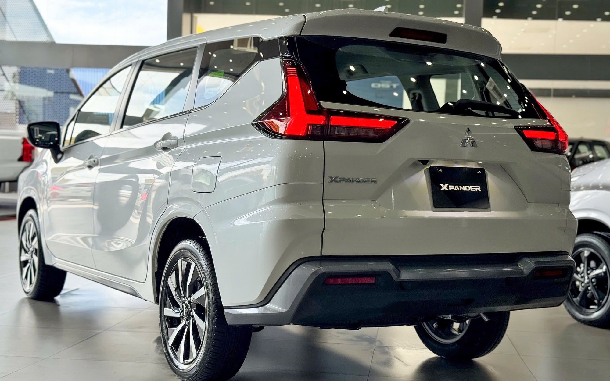 Mitsubishi Xpander đang rẻ kỷ lục tại Việt Nam: Còn từ dưới 500 triệu đồng nếu 'trừ hết', dễ hút thêm dân chạy dịch vụ - Ảnh 4