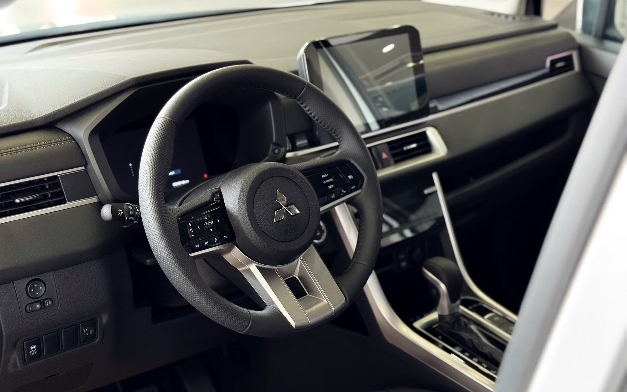 Mitsubishi Xpander đang rẻ kỷ lục tại Việt Nam: Còn từ dưới 500 triệu đồng nếu 'trừ hết', dễ hút thêm dân chạy dịch vụ - Ảnh 5