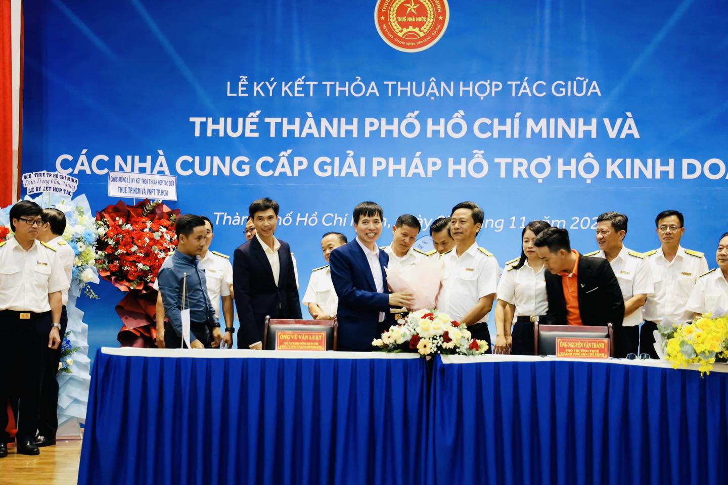 Hỗ trợ 364.000 hộ kinh doanh kê khai thuế: Cục Thuế TP.HCM ký kết với VNPT, Viettel, Misa… - Ảnh 2