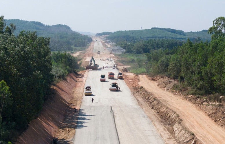 Đẩy nhanh tiến độ 4 dự án cao tốc Bắc – Nam, bảo đảm hoàn thành đúng dịp 19/12/2025 - Ảnh 1