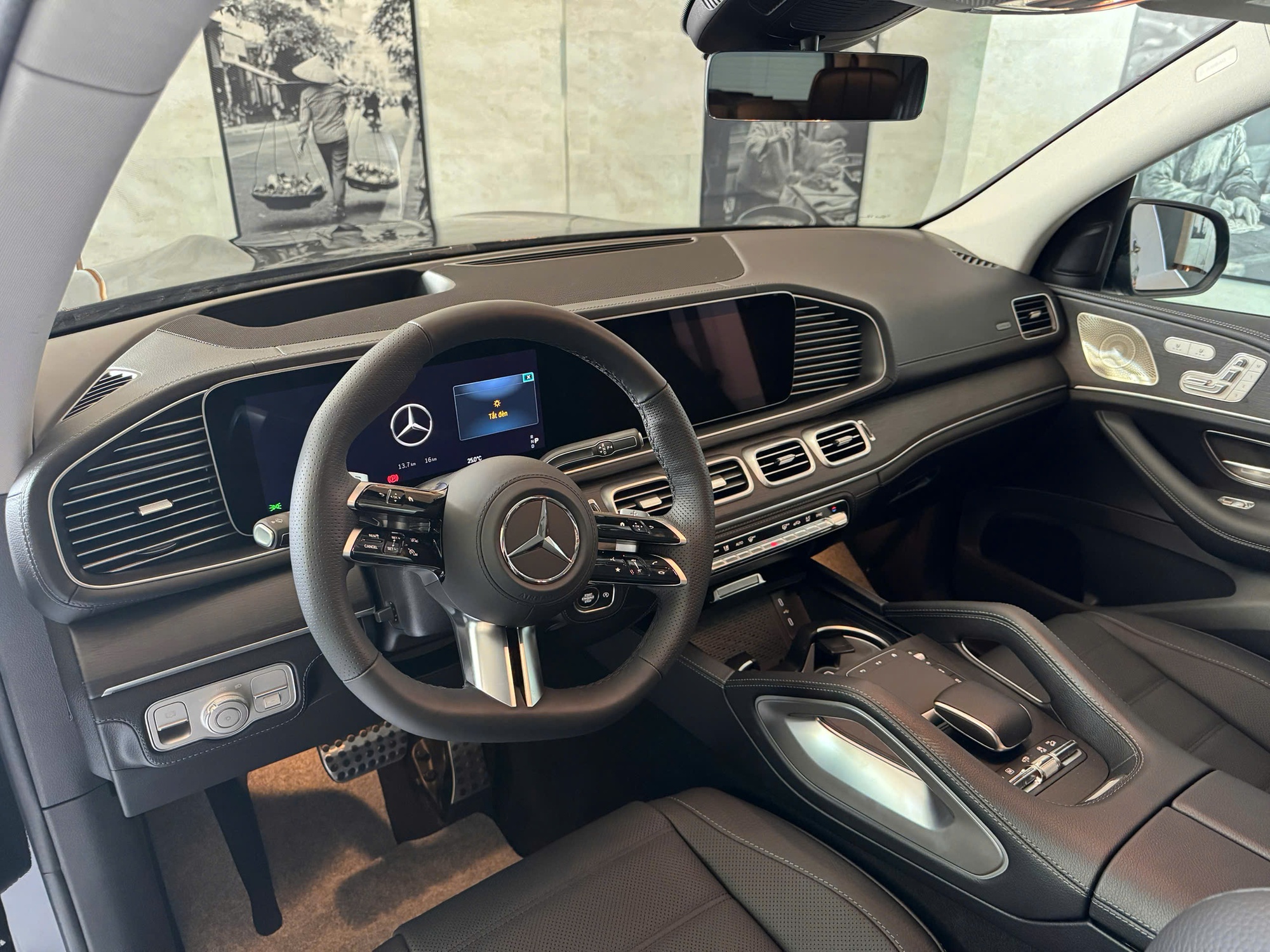 8 xe ra mắt Việt Nam tháng 10/2025: Rẻ nhất 520 triệu đồng, đắt nhất hơn 13 tỷ đồng, từ sedan đến SUV, đủ động cơ xăng điện và hybrid - Ảnh 9