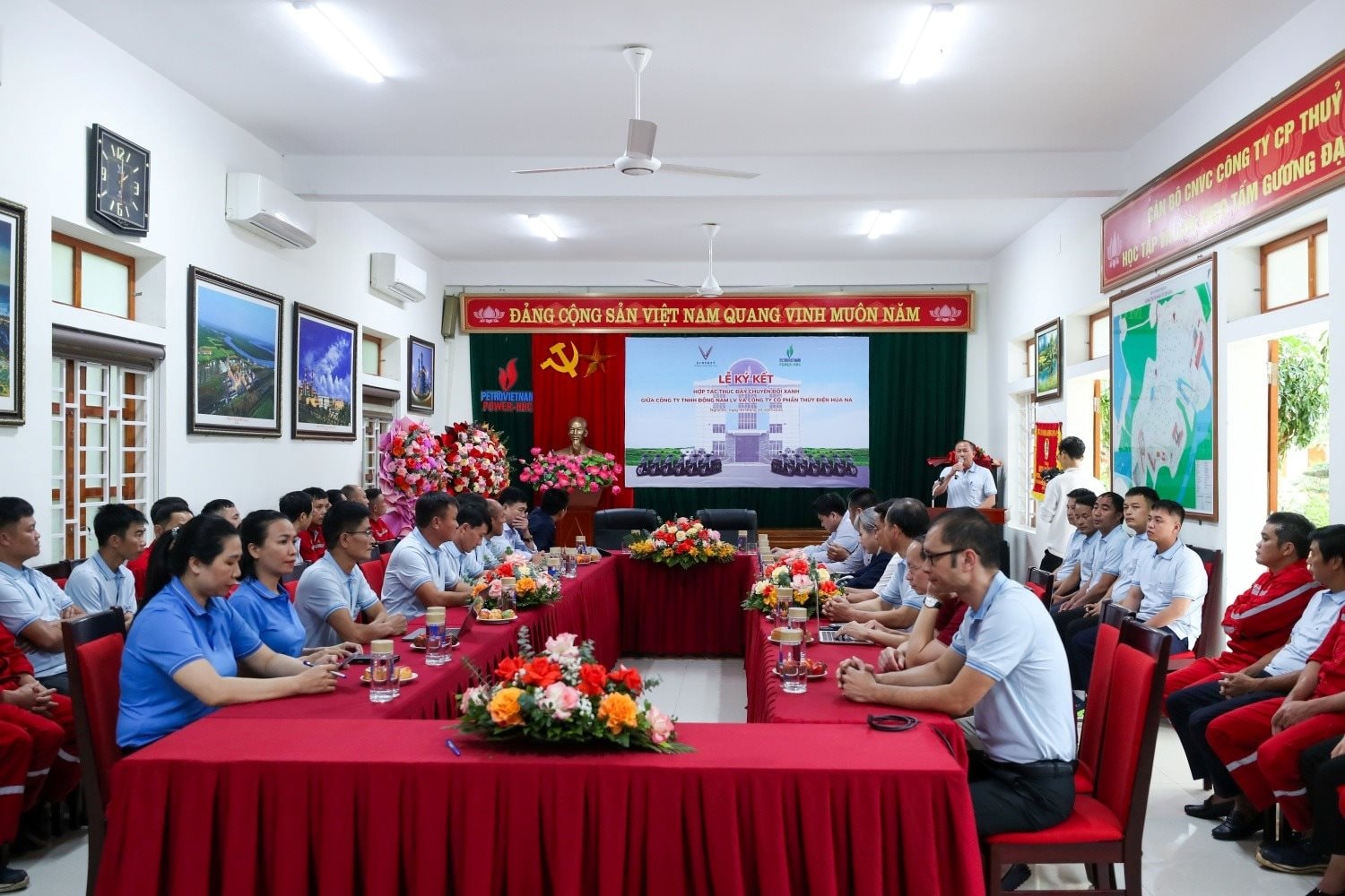 Cú "bắt tay" của VinFast và công ty con của PV Power: Ký xong, hàng trăm nhân viên lập tức "lên đời" xe máy điện - Ảnh 1