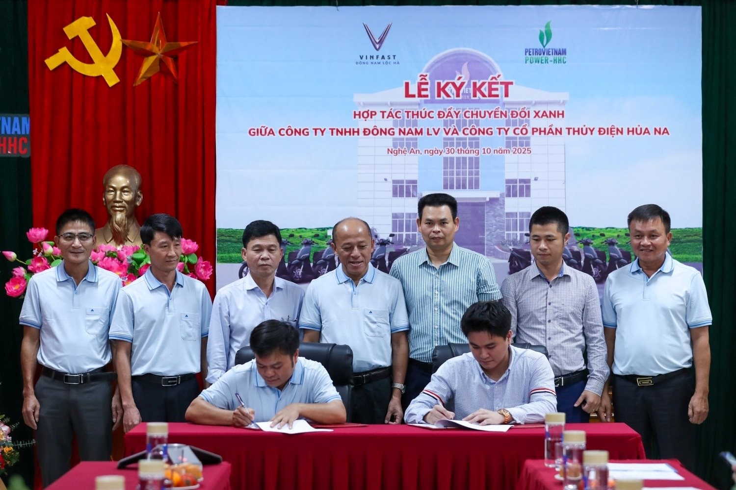 Cú "bắt tay" của VinFast và công ty con của PV Power: Ký xong, hàng trăm nhân viên lập tức "lên đời" xe máy điện - Ảnh 2