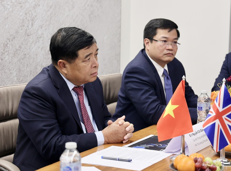 Tăng cường hợp tác với doanh nghiệp Anh về fintech, xác thực danh tính sinh trắc học và thiết kế công trình - Ảnh 2