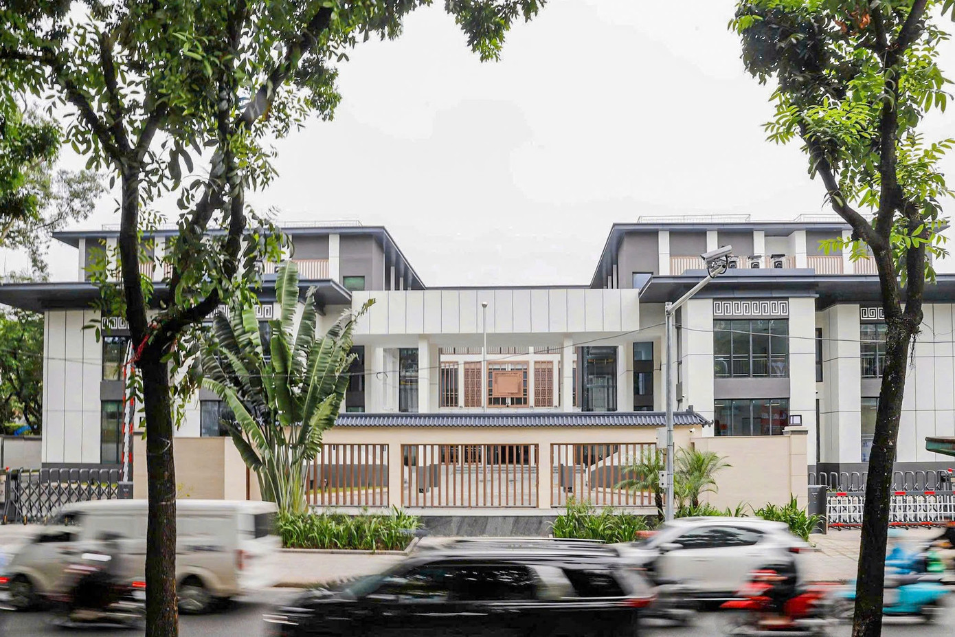 Từ 'ngôi nhà hoang', khu nhà 300 Kim Mã lột xác lung linh giữa Hà Nội - Ảnh 2