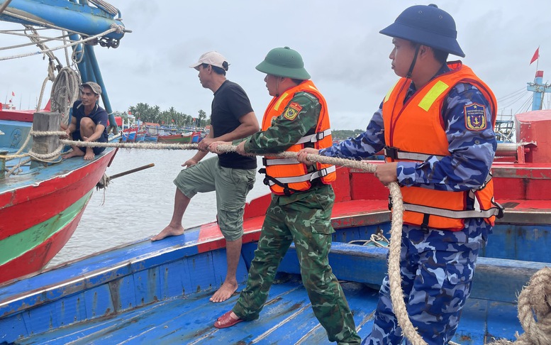 6 sân bay tạm đóng cửa, hàng loạt chuyến bay bị hủy trước khi bão Kalmaegi đổ bộ - Ảnh 2