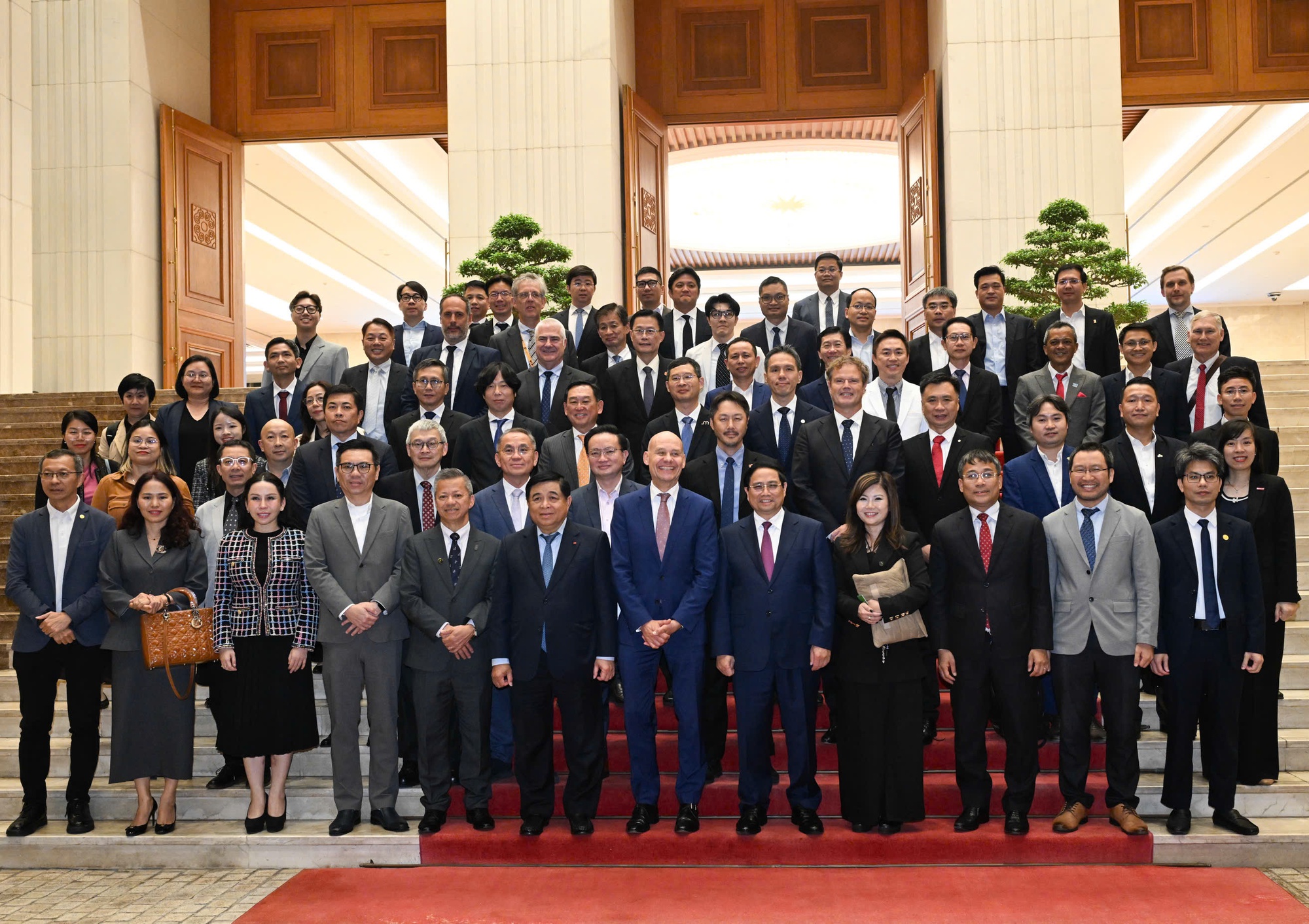 Thủ tướng Phạm Minh Chính: Việt Nam phấn đấu có nhà máy chip bán dẫn đầu tiên vào năm 2026 - Ảnh 5