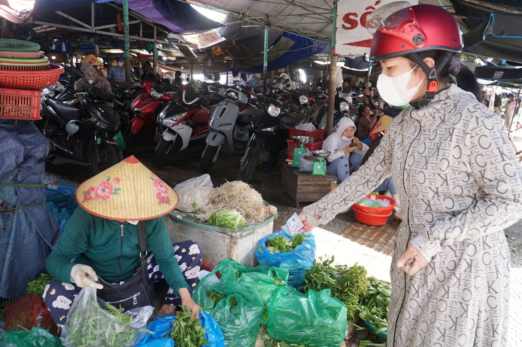 Rau xanh tại Đà Nẵng khan hiếm, giá tăng gấp 2–3 lần - Ảnh 4