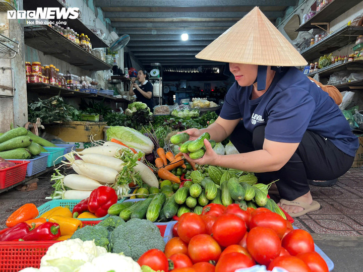 Giá rau xanh tại TP.HCM tăng vọt - Ảnh 6